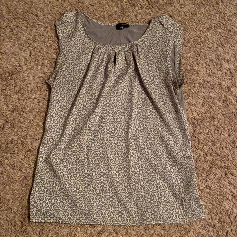 The limited sz M polyester tank blouse